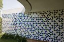 Painel de azulejos, Residência particular, 2001. Brasília  DF, Brasil. 230 x 920 cm. <em>Foto: Foto: Edgard César</em>